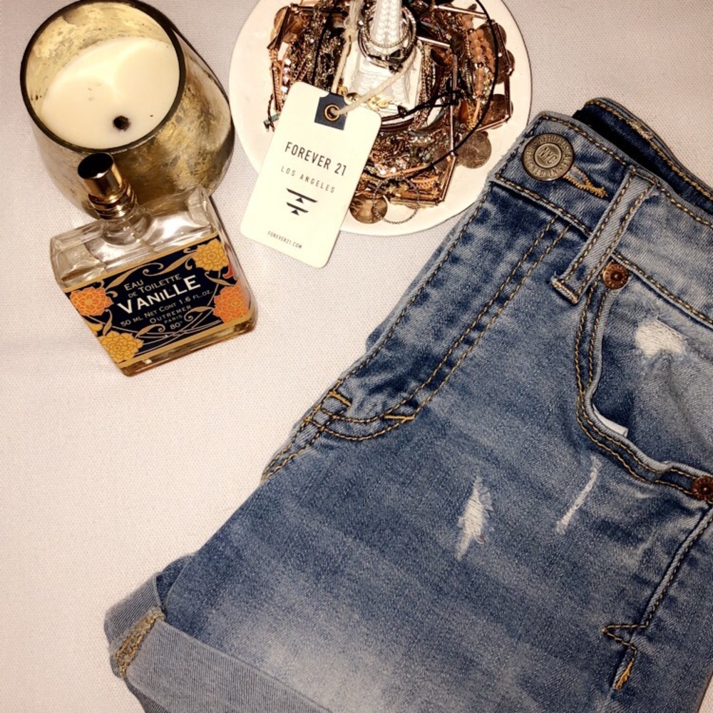 High wasted Aeropostale jean shorts.